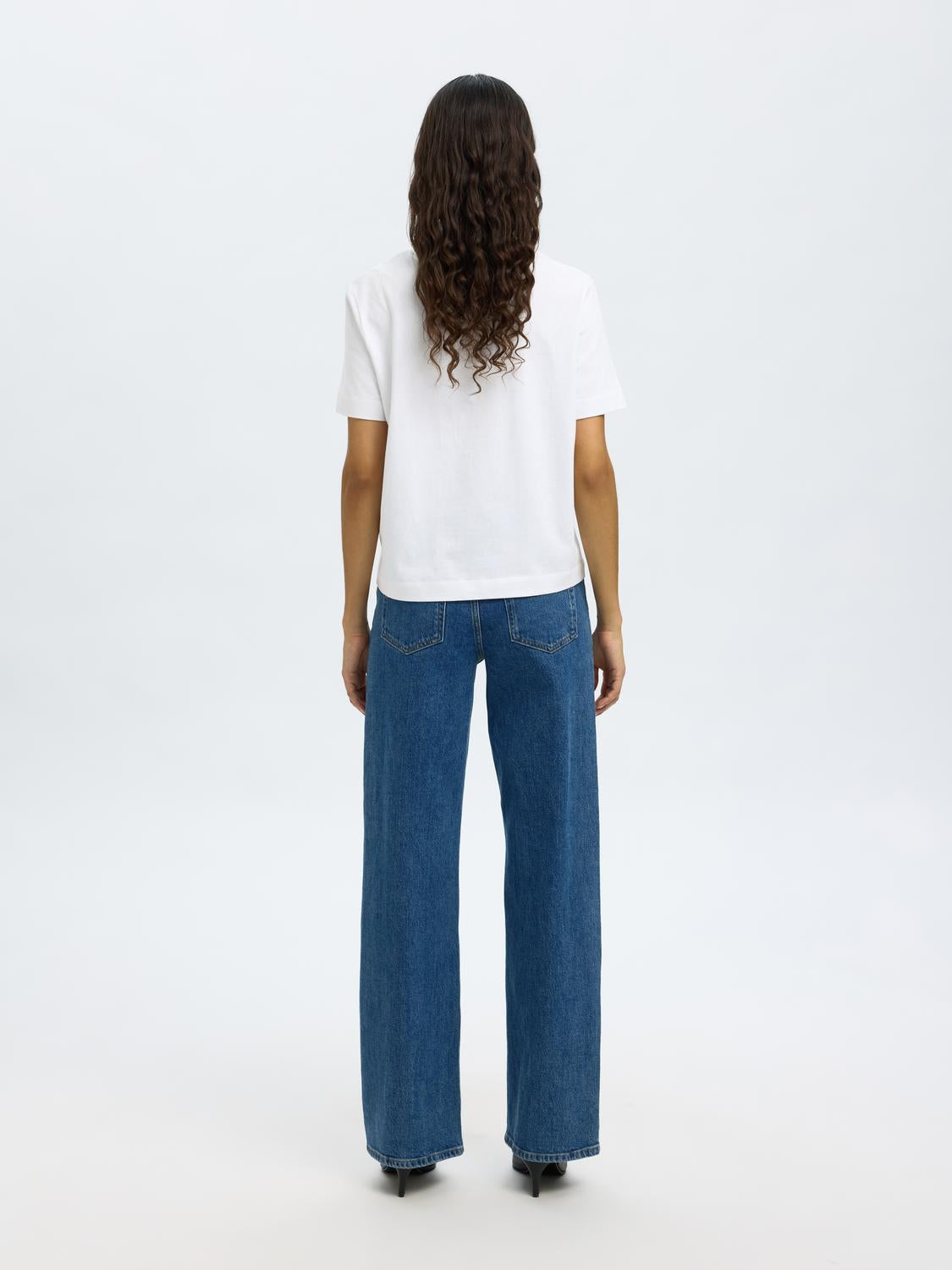 model_shot-back